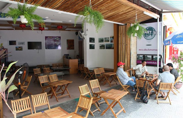 Quán cafe bình dân, vỉa hè